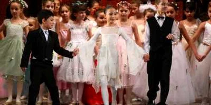 Fetiţe de poveste, vedete pe scena Liricului