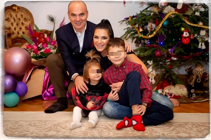 Rareș Bogdan, alături de familia lui / Sursă foto: Facebook