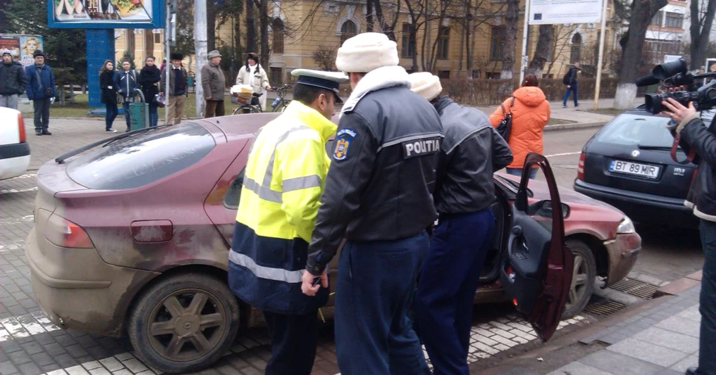 Polițiștii l-au oprit pe bătrânul care se urcase băut la volan FOTO arhivă Adevărul