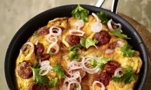 1 omleta cu cartofi si chorizo png png