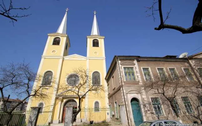 Hunedorenii sunt invitaţi la concert în Biserica romano-catolică. FOTO: Daniel Guţă. ADEVĂRUL.