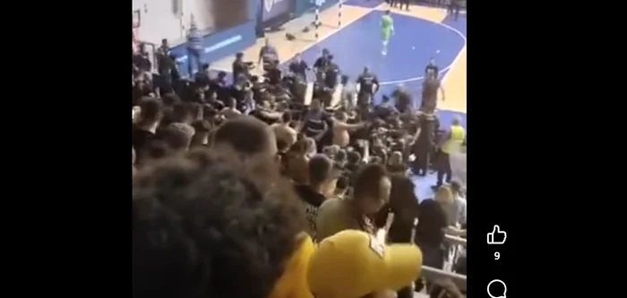 Lupte pe parchetul sălii din Craiova FOTO Captură video