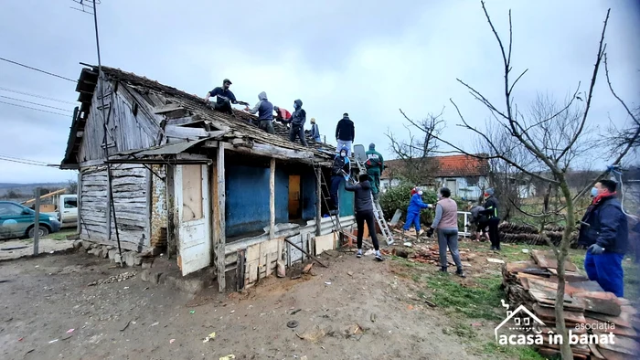 Aşa arăta căsuţa înainte ca reprezentanţii asociaţiei să se apuce de treabă