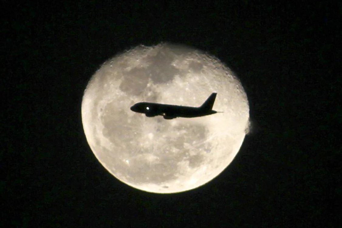 
    Luna a fost ţintă militară a americanilor în anii 1950, dar proiectul a fost abandonat. (Foto: Reuters)  