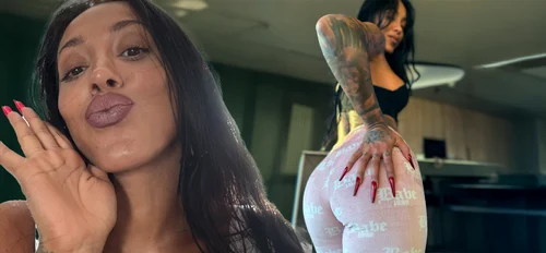 Ruby are cele mai lungi unghii din showbiz