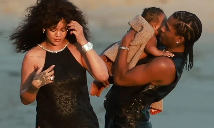 Rihanna și copilul profimedia 0745310696 jpg