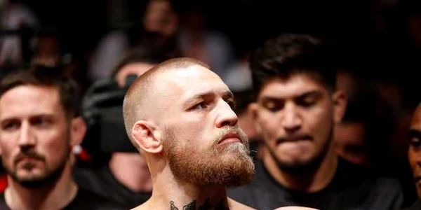 Conor McGregor se pregăteşte să intre în Octagon pentru revansa împotriva lui Nate Diaz categoria semi-mijlocie împotriva în timpul evenimentului UFC 202 pe T-Mobile Arena în Las Vegas Nevada. FOTO Guliver / Getty Images / Steve Marcus 