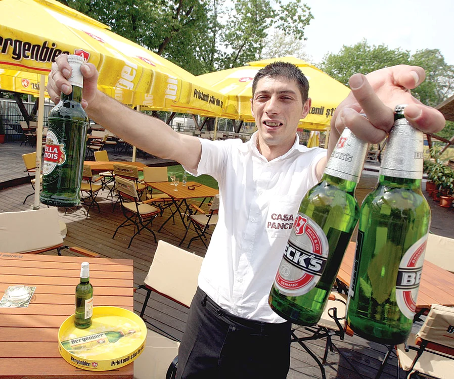 
    Restaurantul “Arena” te  aşteaptă cu 1.000 de litri de bere (fotografii: Dorin Constanda / Sever Gheorghe)  