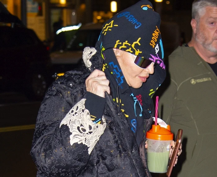Madonna, 61 de ani, a fost surprinsă șchiopătând prin New Yorkfoto: Profimedia