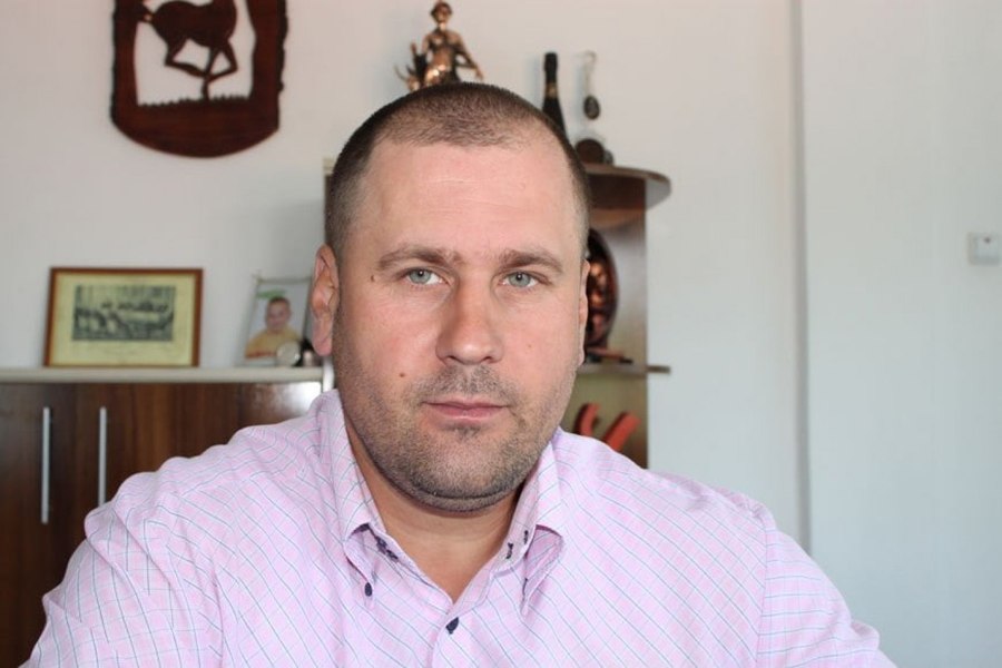 Primarul care aduce Lumina Sfântă de la Ierusalim. Face de 11 ani cursa contracronometru pentru două județe 