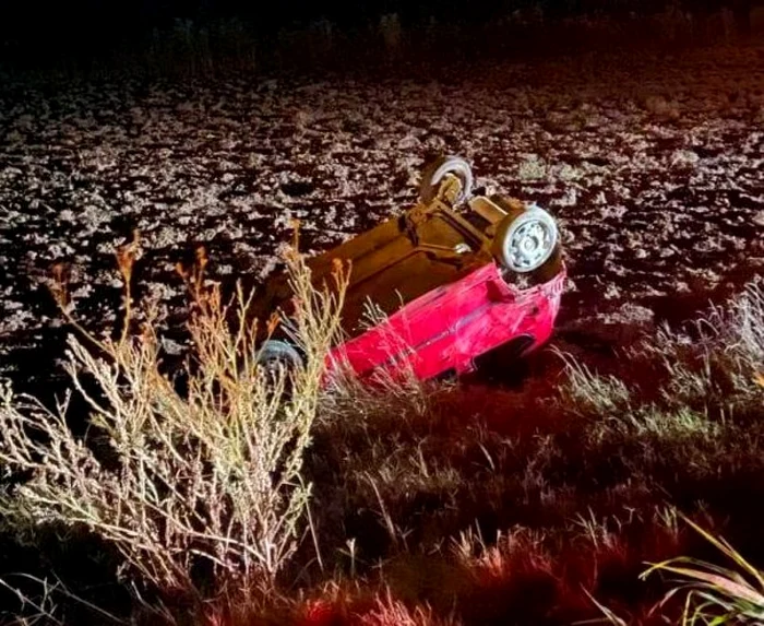 Mşina s-a răsturnat pe câmp FOTO IPJ Ialomiţa