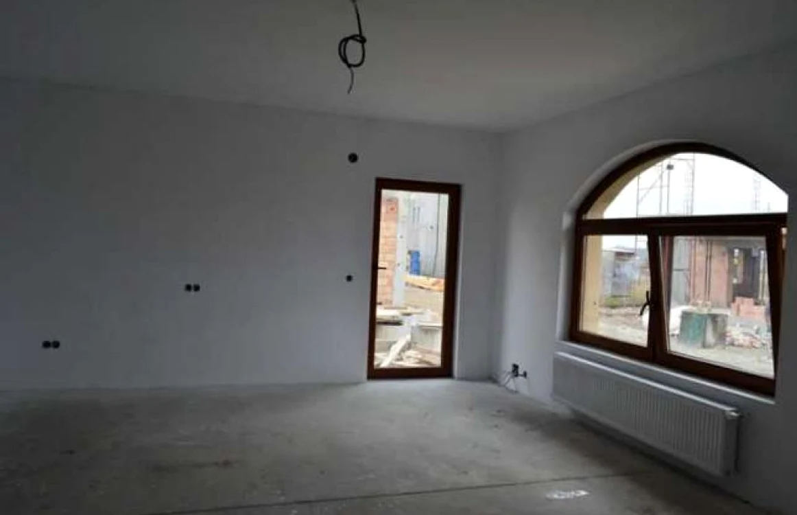 Casa la alb oferă cumpărătorului posibilitatea de a realiza finisajele aşa cum doreşte