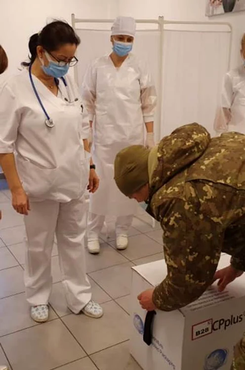 Cutia cu vaccinuri a fost adusă la centrul din sectorul 6 de militari