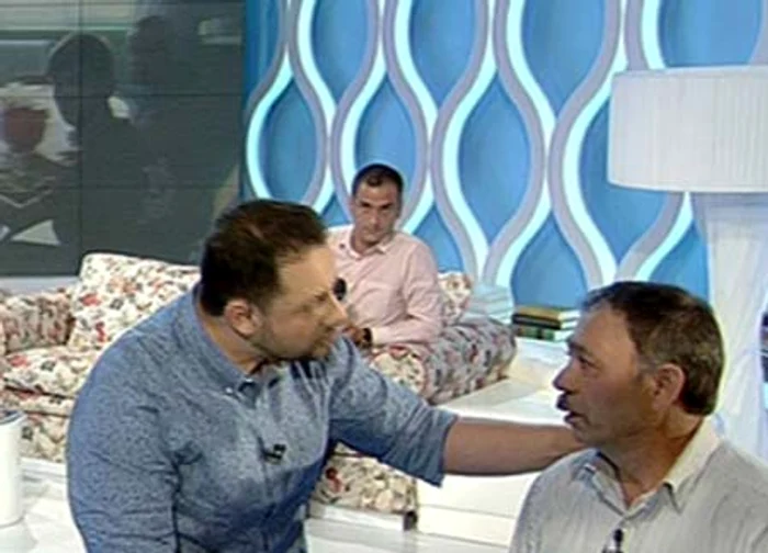 Acesta este momentul în care Cătălin Măruţă îl scoate afară din emisiune pe Viorel