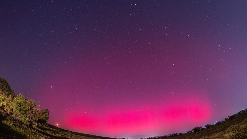 Aurora boreală ar putea apărea și la noapte: „S-a văzut din România aşa cum nu s-a mai văzut de sute de ani“ FOTO