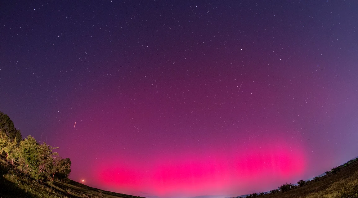 Aurora boreală a pictat cerul României pe 11 mai FOTO Valentin Grigore 