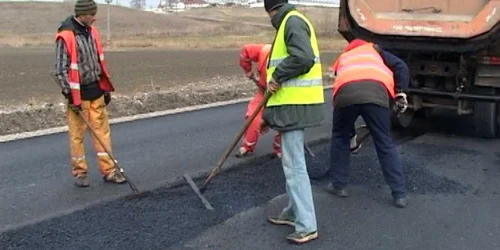 Guvernul român direcţionează 360 de milioane de lei către construcţia şi reparaţia drumurilor