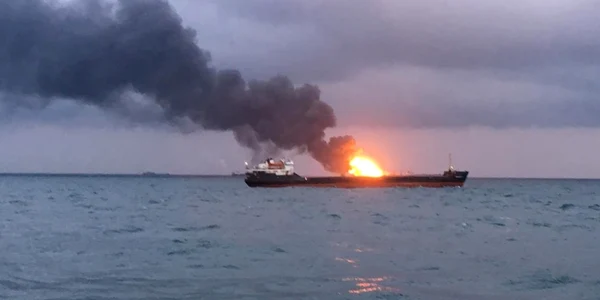 Incendiu nave tanzaniene stramtoarea Kerci 22 ianuarie 2019 FOTO AFP