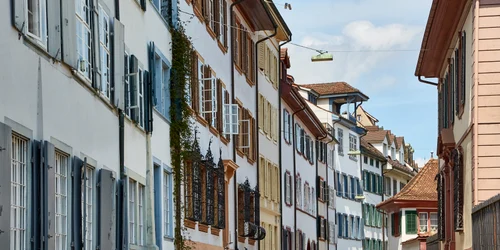Străduță în Basel, Elveția FOTO Shutterstock
