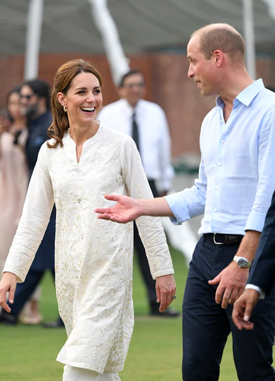 Ducii de Cambridge au jucat cricket în timpul vizitei oficiale din Pakistan