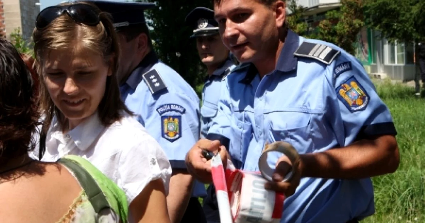 Braşov: EXCLUSIV - Clienta luată de Ambulanţă încerca să scoată 50 de mii de euro, de la banca atacată