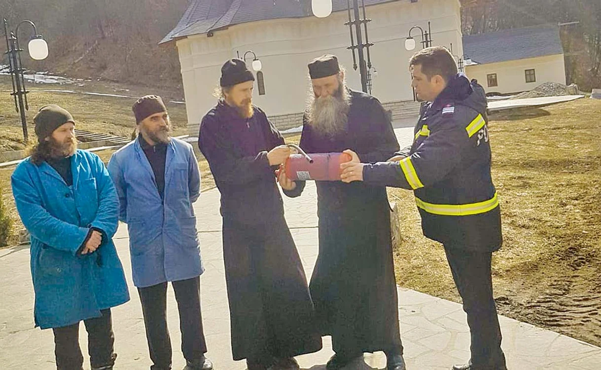 Pompierii din Bistrița-Năsăud au luat la pas lăcașurile de cult Foto: IGSU
