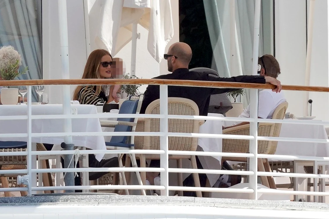 Rosie Huntington Whiteley și Jason Statham OK Magazine jpg