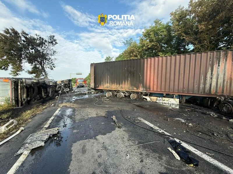 Accident grav pe DN2A-E60 în județul Ialomița: Două camioane au luat foc după ce s-au ciocnit frontal