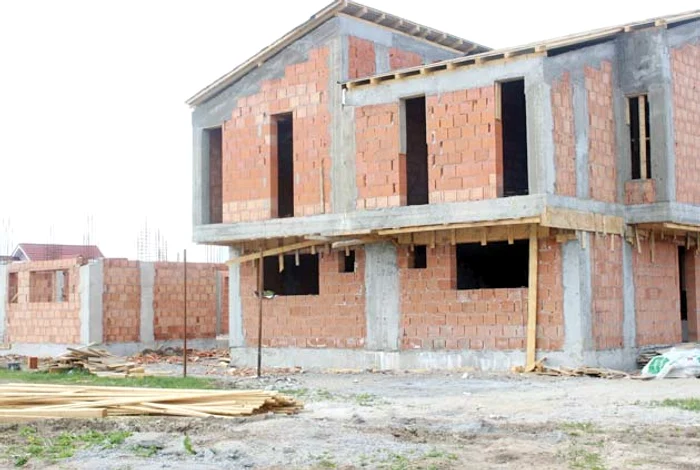 Anda îşi înalţă o vilă imensă, în Tunari