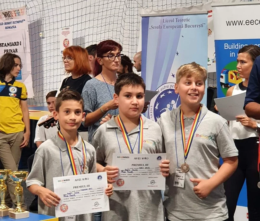 Echipa „Robot X Junior” din Târgovişte. FOTO