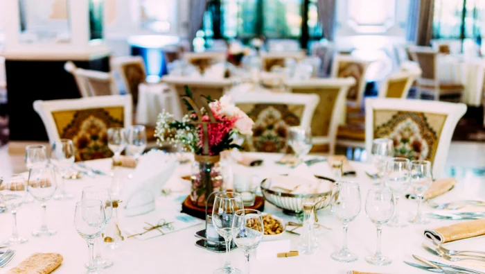 200 de persoane pot participa la nunţi şi botezuri, în interiorSursă foto: Profimedia