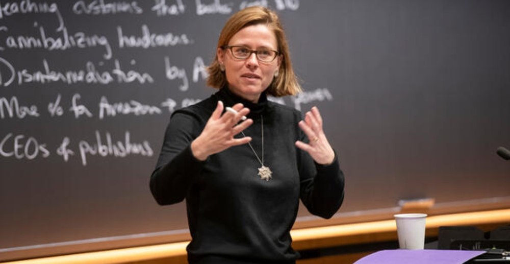 Economista americană se retrage din rolul-cheie în reglementarea tehnologiei UE, după opunerea vocală a lui Macron