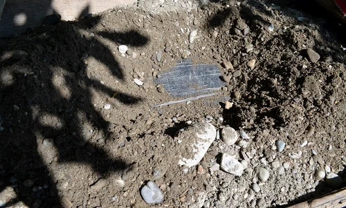 Coletele erau acoperite de traficanţi cu nisip şi cu pietriş jpeg