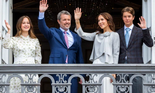 Regele Frederik al X lea al Danemarcei cu Regina Mary, Prințul Vincent și Prințesa Josephine, Foto GettyImages (1) jpg