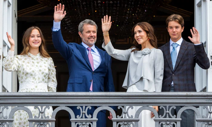 Regele Frederik al X lea al Danemarcei cu Regina Mary, Prințul Vincent și Prințesa Josephine, Foto GettyImages (1) jpg