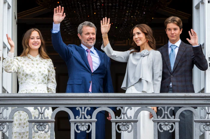 Regele Frederik al X lea al Danemarcei cu Regina Mary, Prințul Vincent și Prințesa Josephine, Foto GettyImages (1) jpg