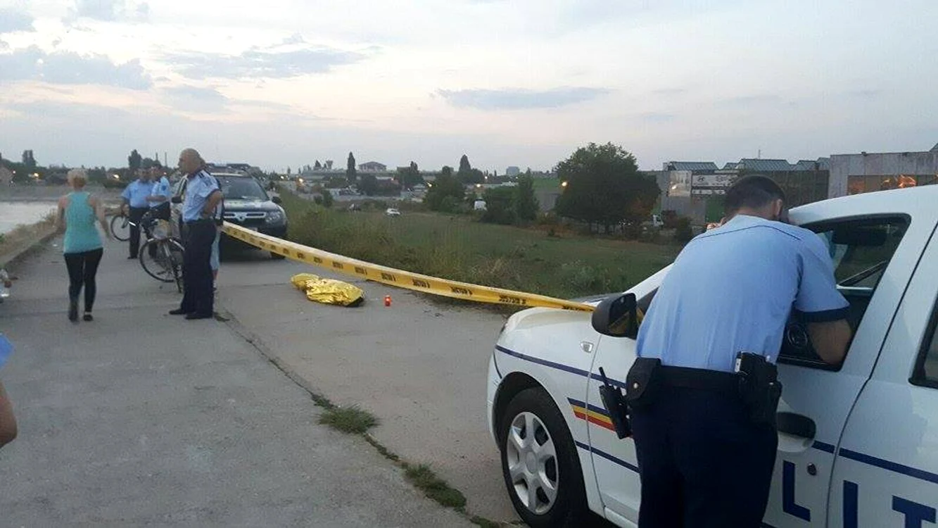 Zona a fost împrejmuită de poliţie