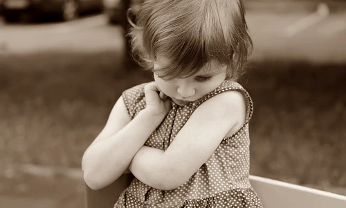 1 copil timid jpg jpeg