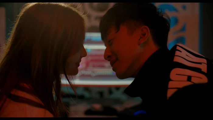 Iuliana Beregoi şi Ceanu Zheng se sărută pasional în filmul „Două inimi”