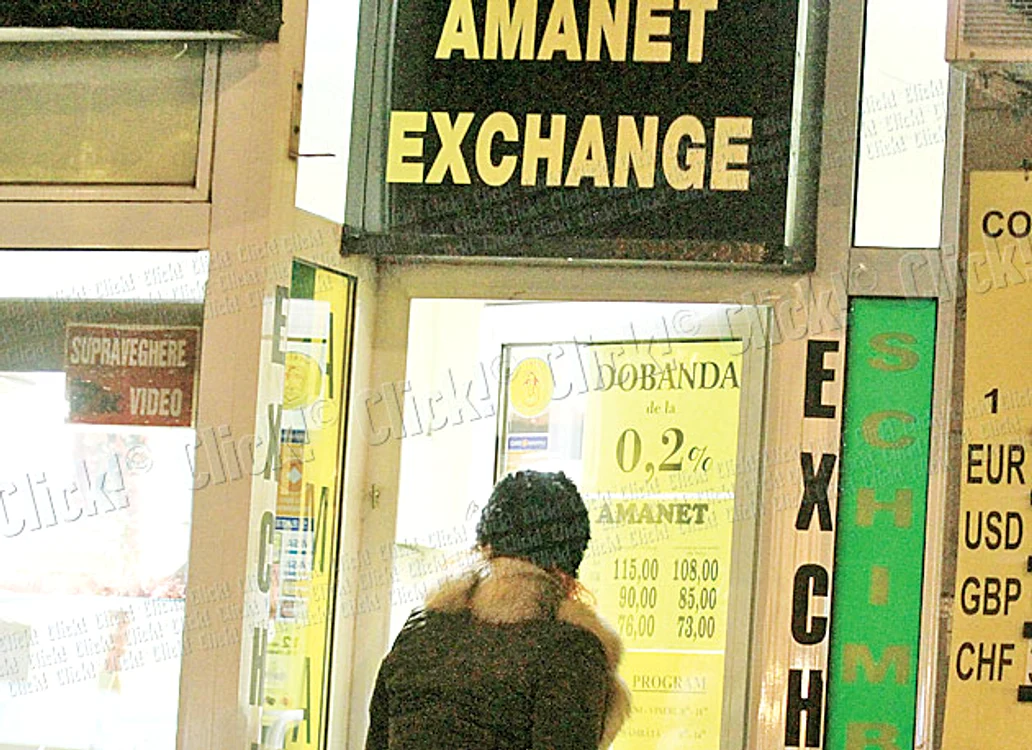 După ce a schimbat ceva valută,  Oana Lis a mers  direct la un  centru de amanet