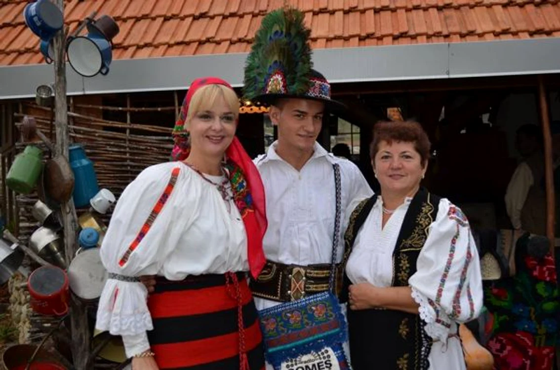 Iuliana Marciuc, alaturi de sotia lui Gheorghe Capusan si un apropiat