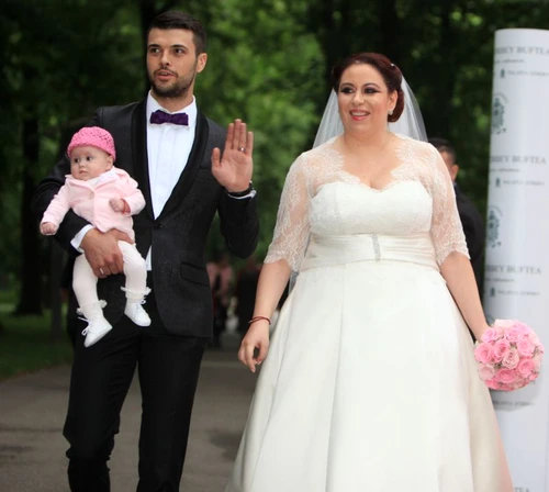 Oana Roman, împreună cu soţul şi fiica ei