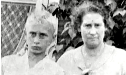 putin si mama lui east2west jpg