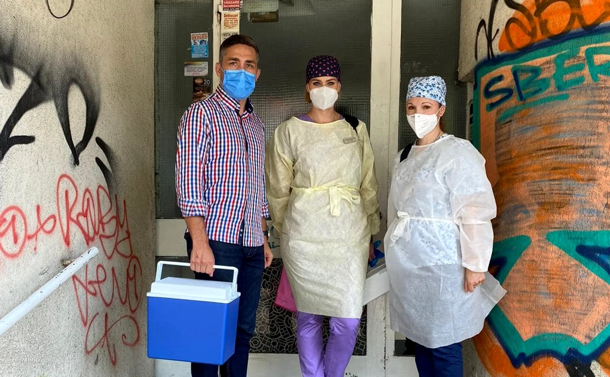 
    Valeriu Gheorghiță s-a aflat vineri seara în judeţul Constanţa, pentru promovarea mesajului campaniei de vaccinare pe litoralfoto: Facebook  