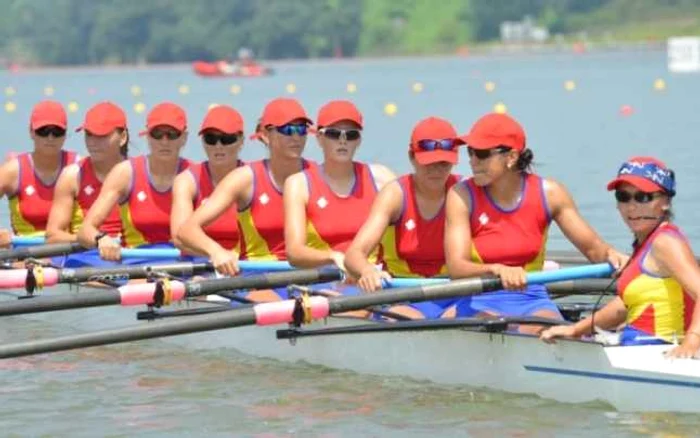 Echipajul feminin de 8+1 al României