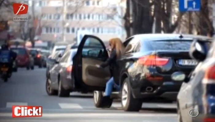 
    Anda Adam nu are talent la parcat (captură Prima TV)  