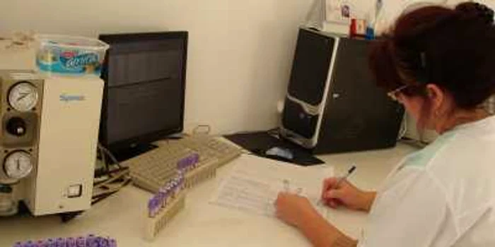 Medicii arădeni au recoltat probe de la alţi şapte pacienţi