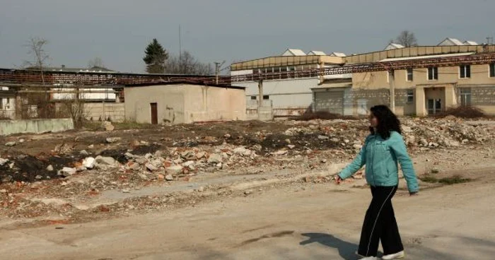 Din fostele mari uzine ale Braşovului a mai rămas doar moloz. Foto: Stelian Grăjdan  