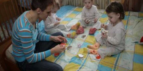 Mama tripleţilor, Ionela Danciu, şi-a primit indemnizaţia pentru fiecare copil