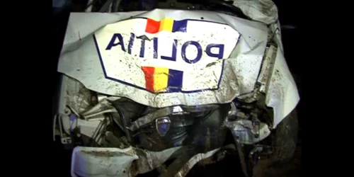 Autospeciala Poliţiei s-a făcut praf 